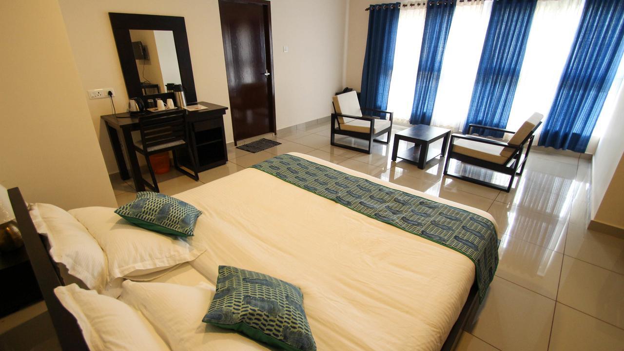 Kohinoor Hotel Alwaye Exterior photo